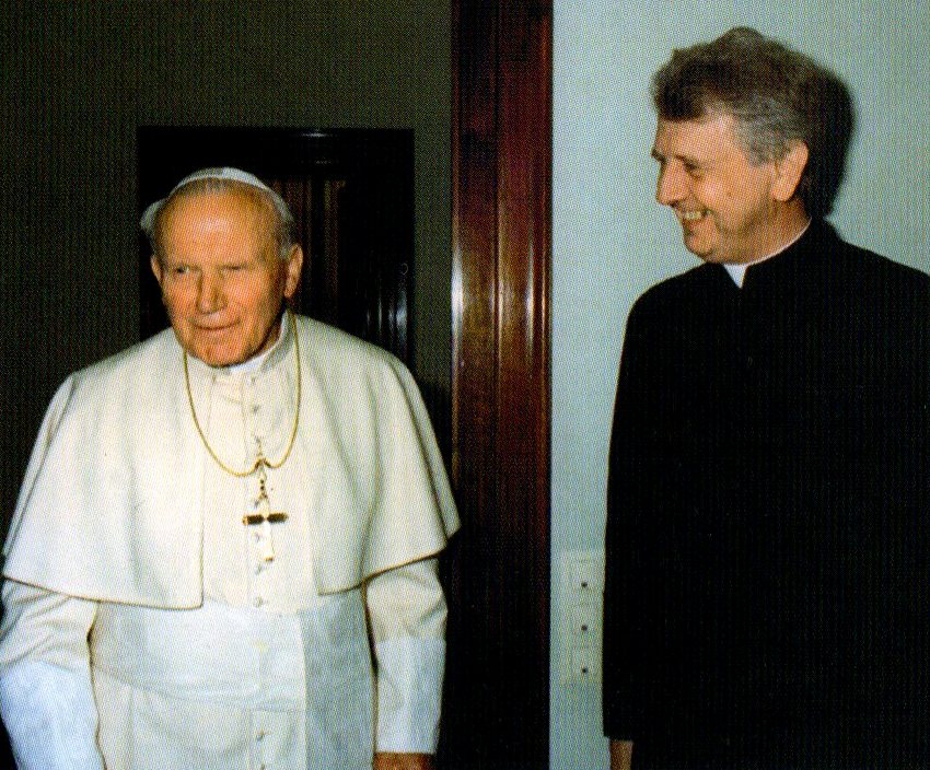 Arcybiskup Prof. dr hab. Stanisław Wielgus i Ojciec Święty Jan Paweł II.